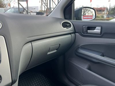 FORD FOCUS 1.6 Ghia (Automata) Klíma Tempomat Téli-nyári garnitúra!