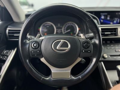 LEXUS IS 300h Comfort Leather&Navigation (Automata) Hybrid garancia Márkaszervizelt. Gyári fényezés. Téli-nyári gumi garnitúra!