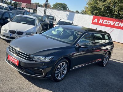VOLKSWAGEN PASSAT VIII Variant 1.4 TSI GTE Plug-In-Hybrid DSG 97e km. LED Távtartó Carplay Ülésfűtés Kamera 2 töltőkábel!