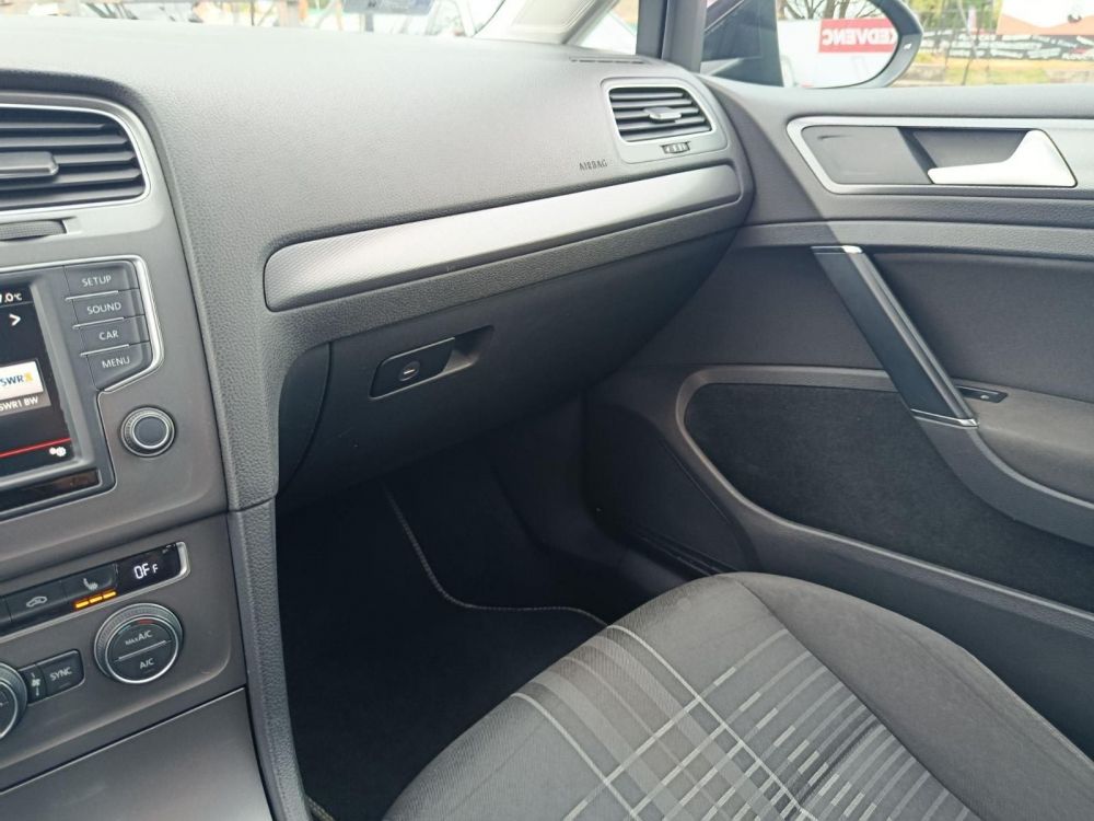 VOLKSWAGEN GOLF VII Variant 2.0 TDI BMT Comfortline Euro 6 Lounge Tempomat Digitklíma Ülésfűtés Bluetooth