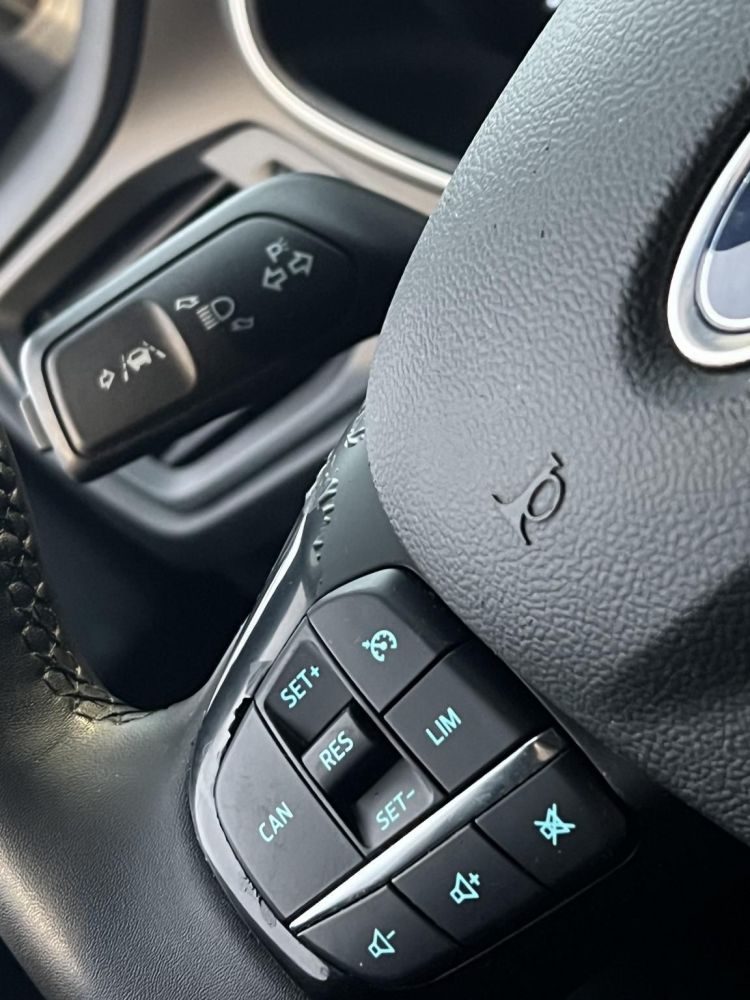 FORD FOCUS 1.0 EcoBoost Connected M.o.-i. 1.tul. Márkaszervizelt. Carplay!