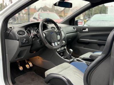 FORD FOCUS RS 2.5 T Értékes kiegészítőkkel