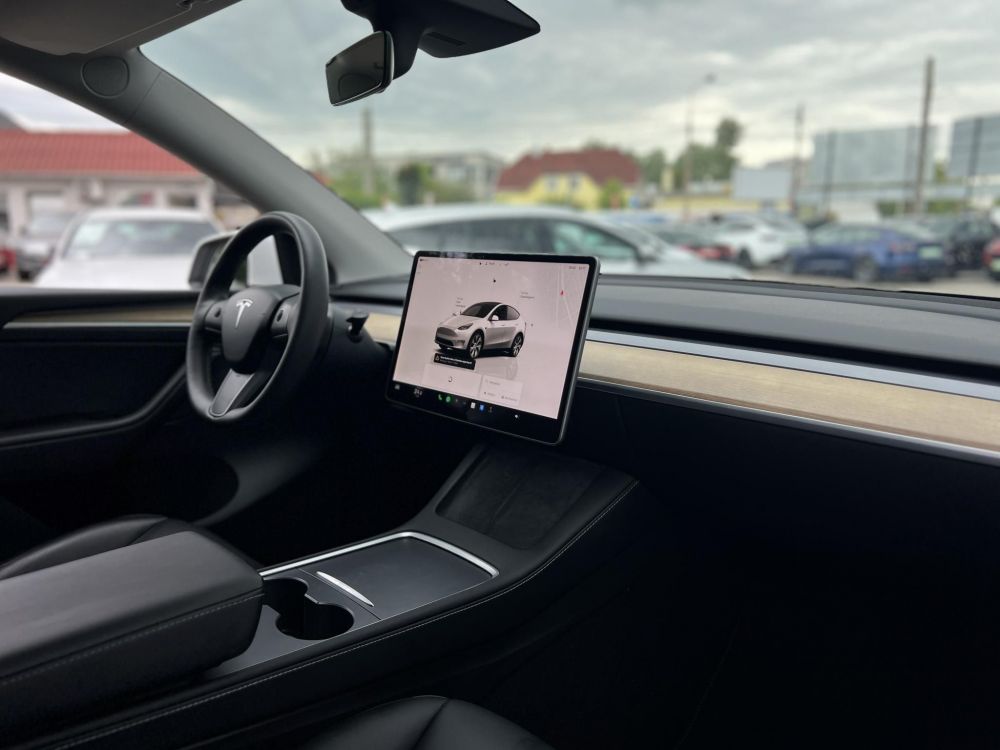 TESLA MODEL Y Long Range AWD (Automata) AMD Ryzen. hőszivattyú. mátrix LED. premium hifi