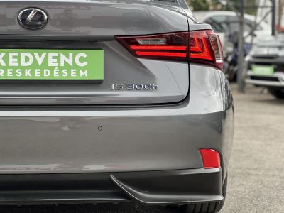 LEXUS IS 300h Comfort Leather&Navigation (Automata) Hybrid garancia Márkaszervizelt. Gyári fényezés. Téli-nyári gumi garnitúra!