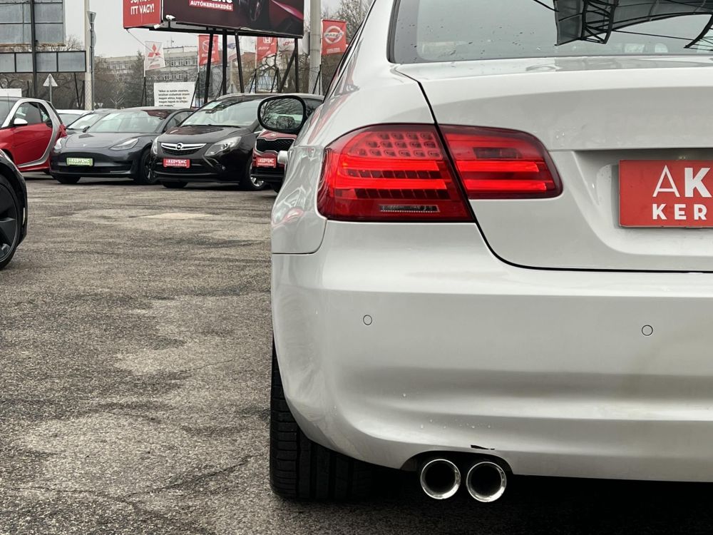 BMW 325i (Automata) Xenon Tempomat Ülésfűtés Bluetooth Navi PDC Friss vizsga!