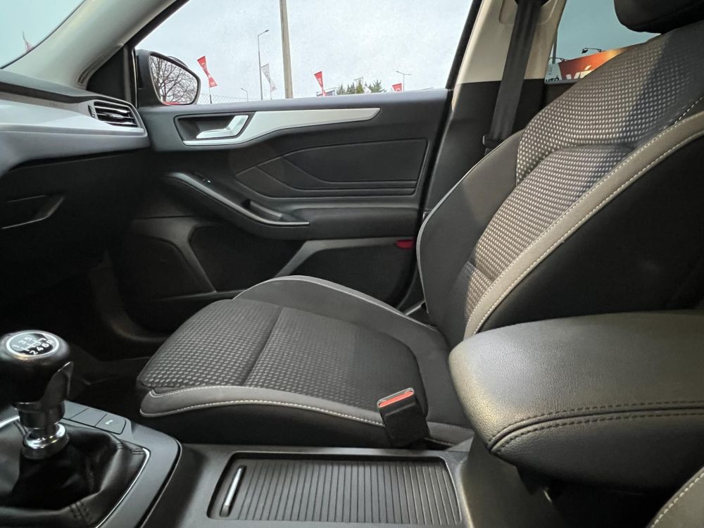FORD FOCUS 1.0 EcoBoost Connected M.o.-i. 1.tul. Márkaszervizelt. Carplay!