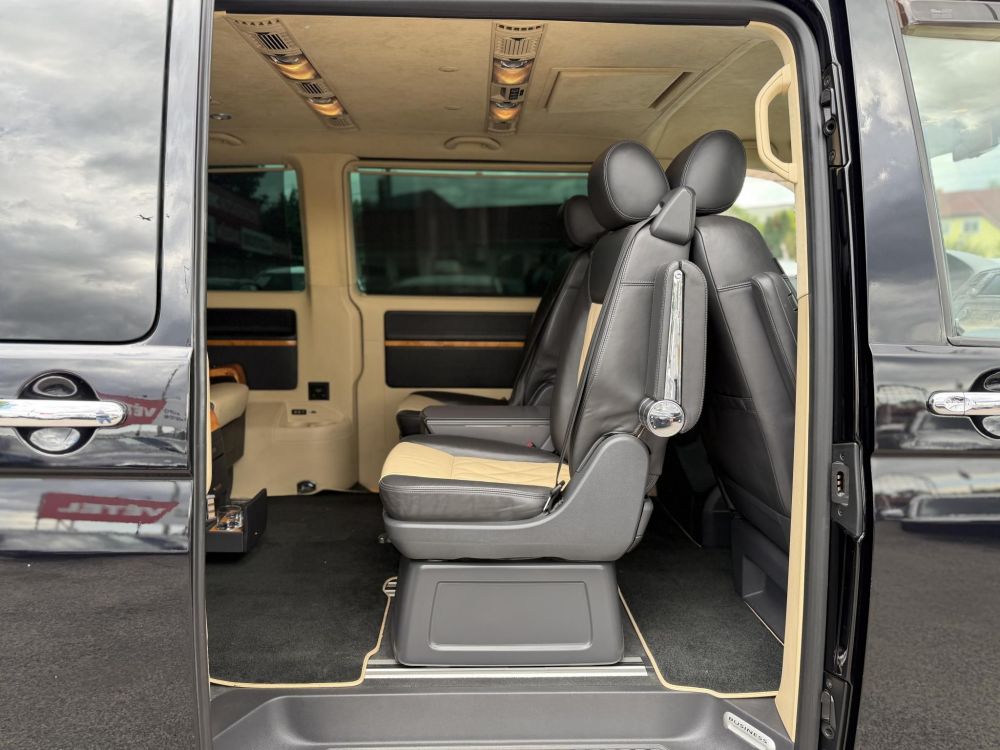 VOLKSWAGEN MULTIVAN Highline Business 2.0 TSI Nagyon ritka kivitel!