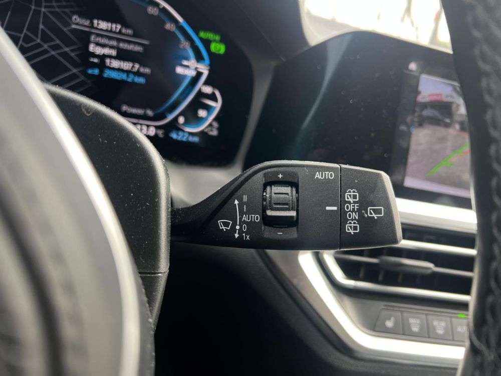 BMW 330e M Sport (Automata) Frissen szervizelt. LED Panorámatető ACC Holttér Keyless Sávtartó
