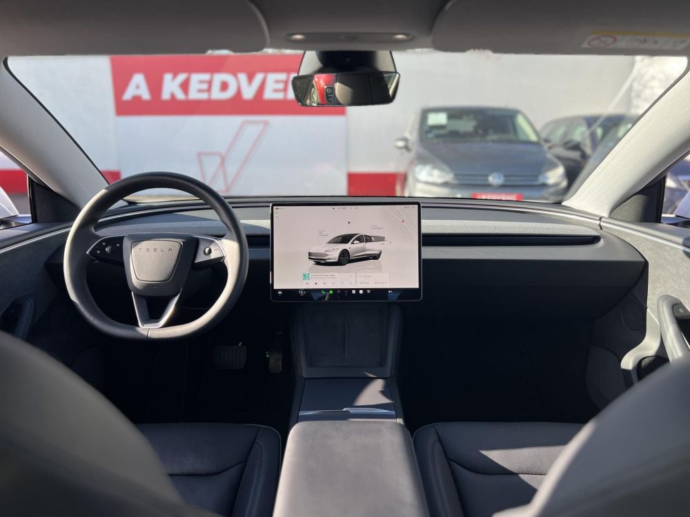 TESLA MODEL 3 Long Range AWD (Automata) HIGHLAND. TÉLI-NYÁRI SZETT GYÁRI ALUFELNIVEL