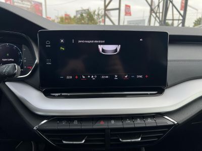 SKODA OCTAVIA Combi 1.4 TSI pHEV Ambition DSG 22e km. LED Tempomat Carplay Sávtartó Ülésfűtés Kormányfűtés Virtual Cockpit