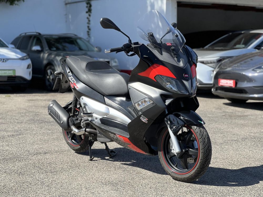 APRILIA SR MAX 300 Akrapovic