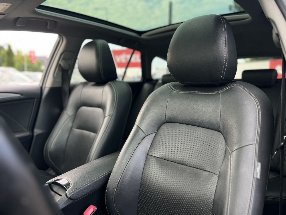 TOYOTA AVENSIS Touring Sports 2.0 Executive CVT Magyarországi. Magasan felszerelt. Rendszeresen karbantartott!