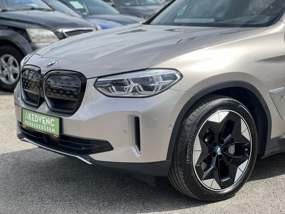 BMW IX3 73,9kWh High Executive panoráma tető. harman/kardon. memória. HUD. barna bőr belső!