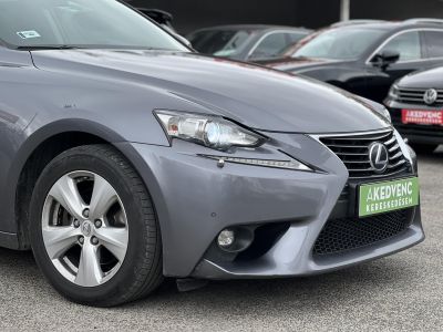 LEXUS IS 300h Comfort Leather&Navigation (Automata) Hybrid garancia Márkaszervizelt. Gyári fényezés. Téli-nyári gumi garnitúra!