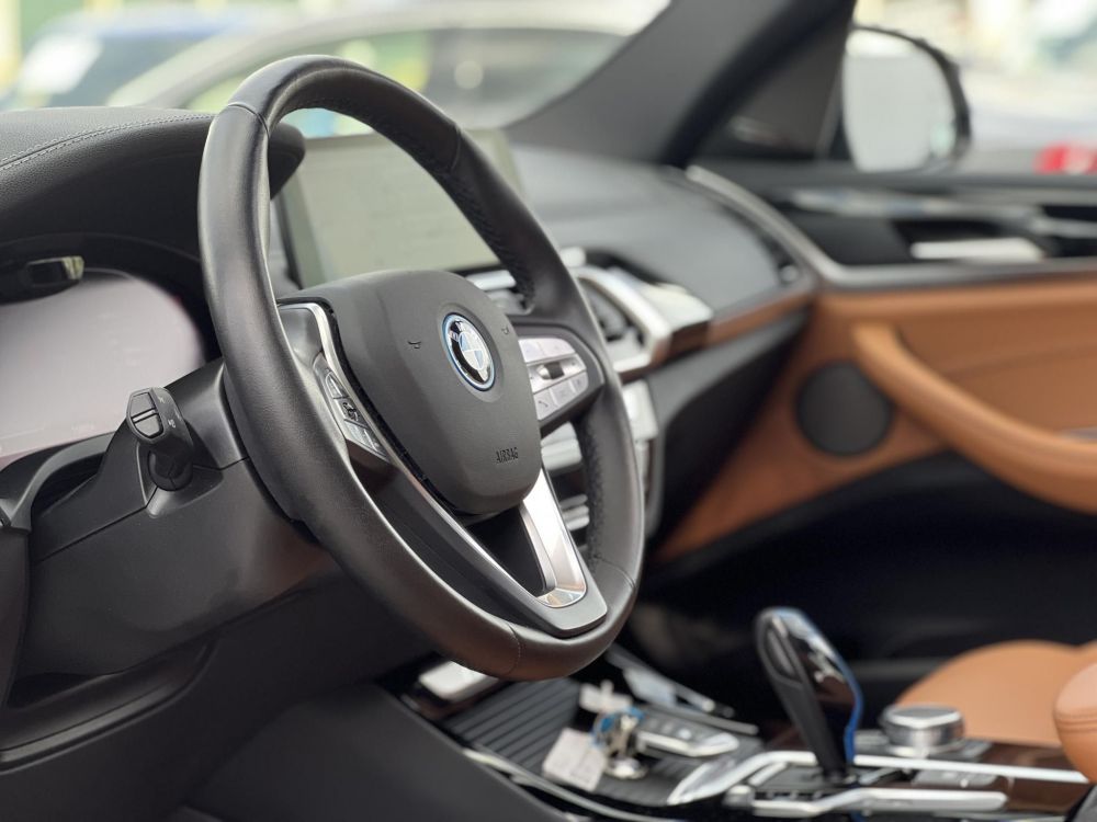 BMW IX3 73,9kWh High Executive panoráma tető. harman/kardon. memória. HUD. barna bőr belső!