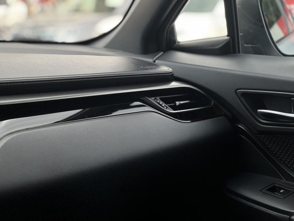 TOYOTA C-HR 1.8 Hybrid Dynamic e-CVT 104e km. LED. sávtartó. tempomat. kamera. márkaszervizelt előélet!
