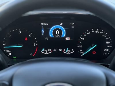 FORD FOCUS 1.5 EcoBlue Titanium LED. CarPlay. Állófűtés. Vonóhorog. Téli csomag!
