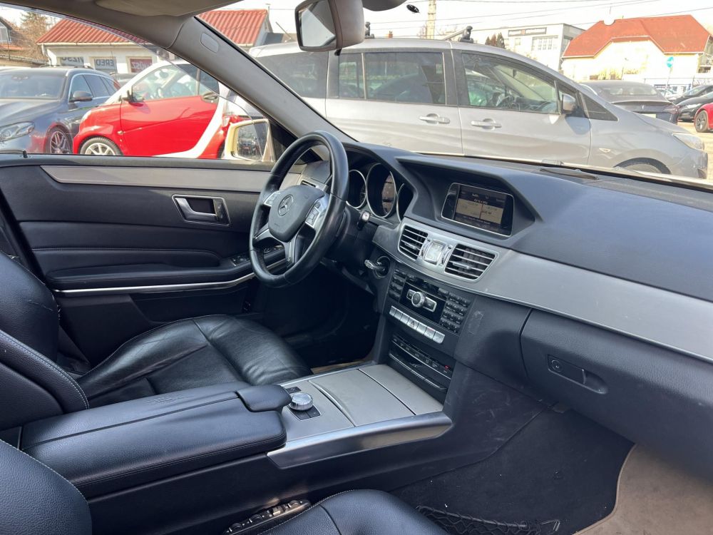 MERCEDES-BENZ E-OSZTÁLY E 200 Avantgarde (Automata) Napfénytető Ülésfűtés F1 váltó Bőr belső Ex taxi A LEGJOBB ÁRON!