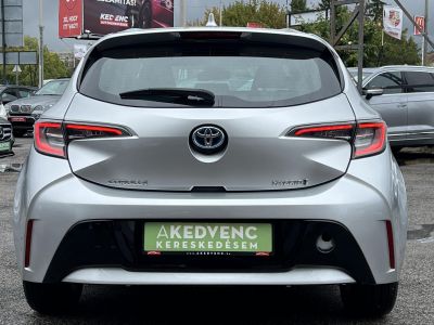 TOYOTA COROLLA 1.8 Hybrid Comfort Business e-CVT 80e km. tempomat. navigáció. ülésfűtés. kamera. digitklíma. 2 gyári kulcs!