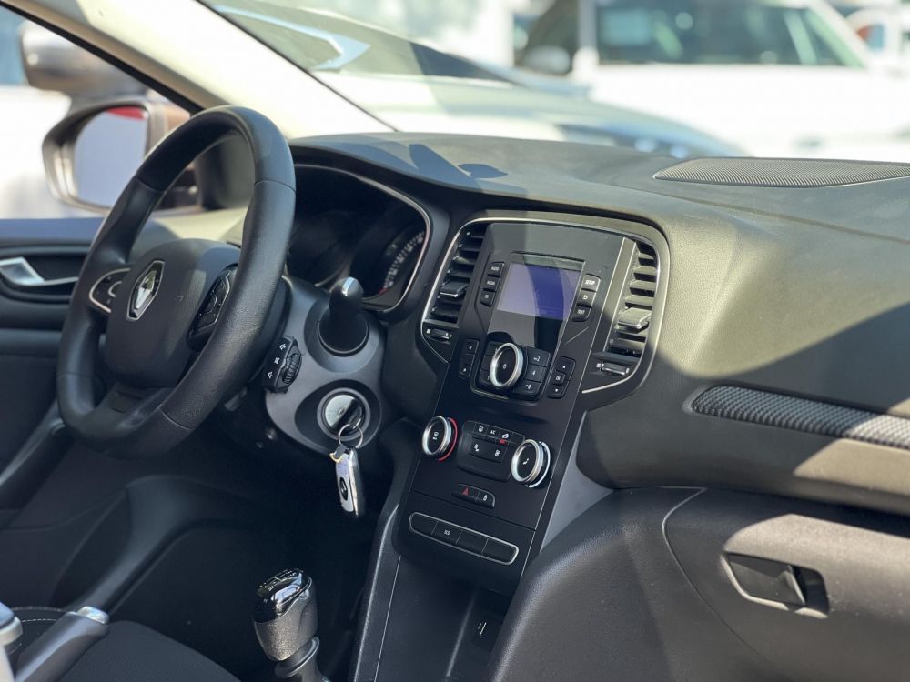 RENAULT MEGANE GrandCoupé 1.6 SCe Limited Magyarországi. 106e km Gyári fényezés Márkaszervizelt!