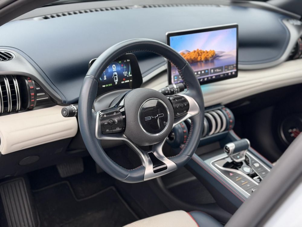 BYD ATTO 3 Design 60,4kWh LFP. M.o.-i. 1.tul. garanciális. panorámatető. világos belső!