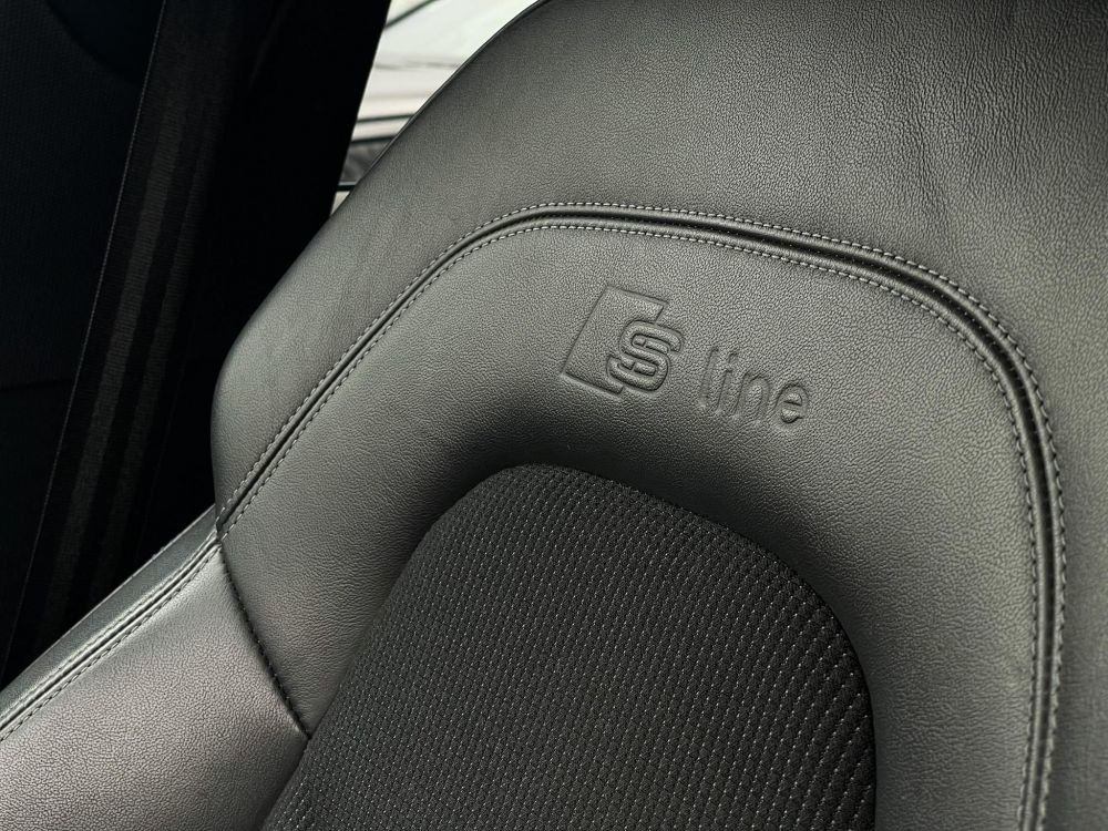 AUDI A4 Avant 2.0 TDI DPF S-line Klíma Tempomat Bluetooth Navi 6 sebességes!