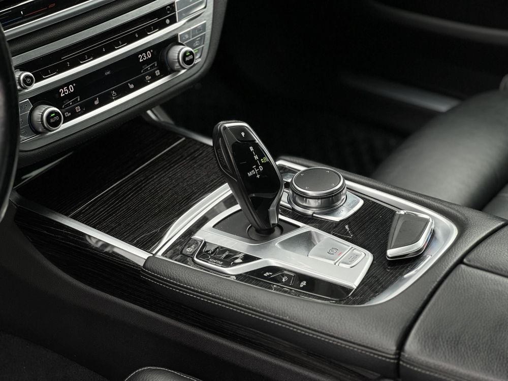BMW 730d xDrive (Automata) M-sport M.o.-i. HUD. harman/kardon. masszázs. memória. 360kamera. napfénytető!
