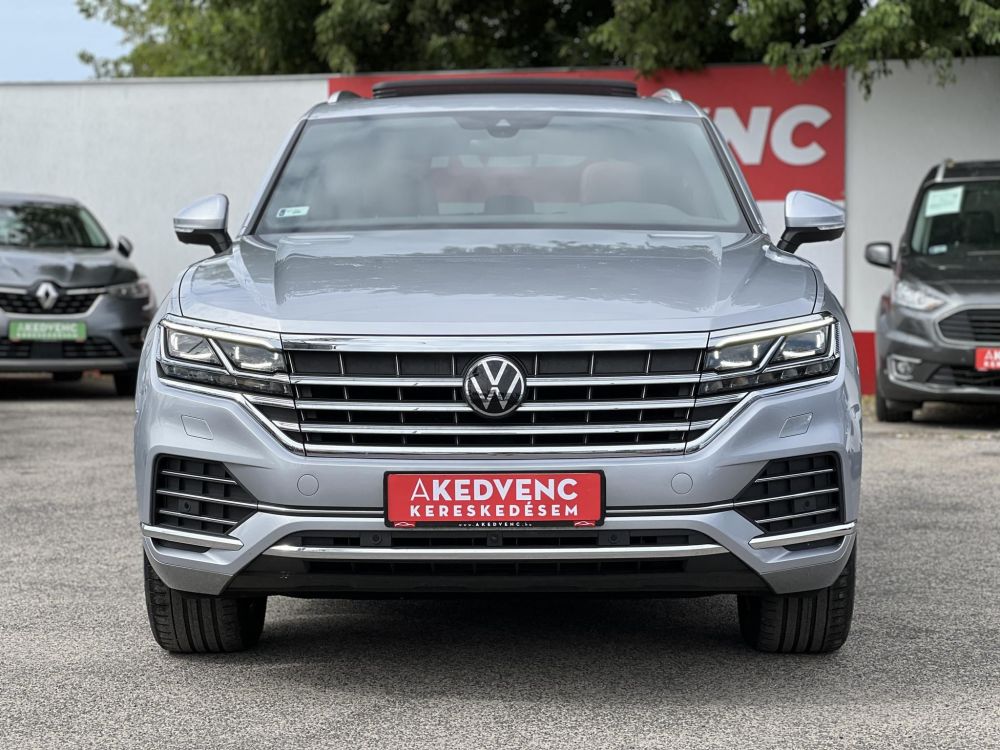 VOLKSWAGEN TOUAREG 3.0 V6 TDI Atmosphere Tiptronic ic 135e km. M.o.-i. magasan felszerelt. márkaszervizelt előélet!