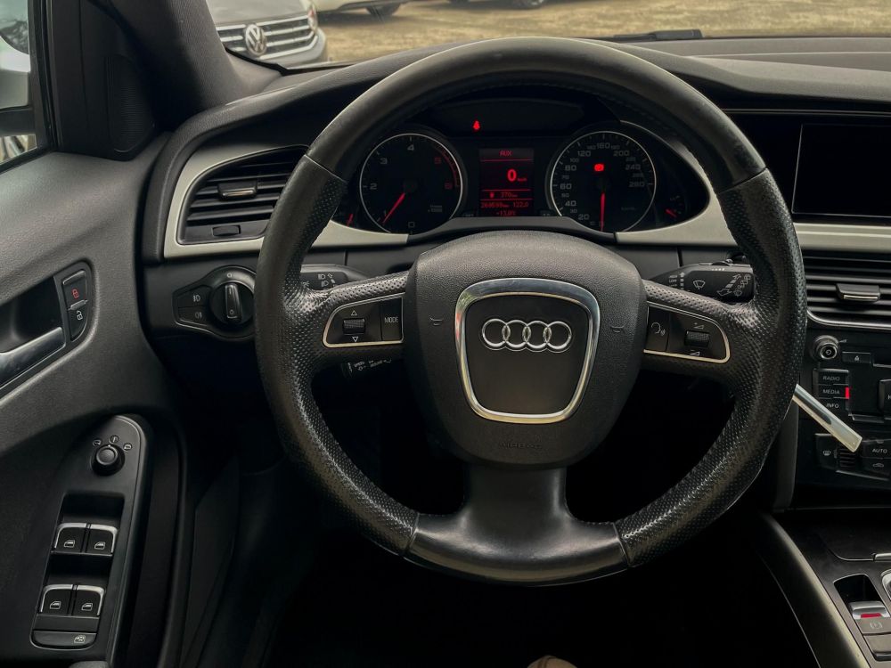 AUDI A4 Avant 2.0 TDI DPF S-line Klíma Tempomat Bluetooth Navi 6 sebességes!