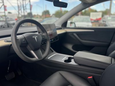 TESLA MODEL Y RWD (Automata) 87e km. LFP akku. Ryzen processzor. 2031-ig garanciális. téli-nyári kerékszett!