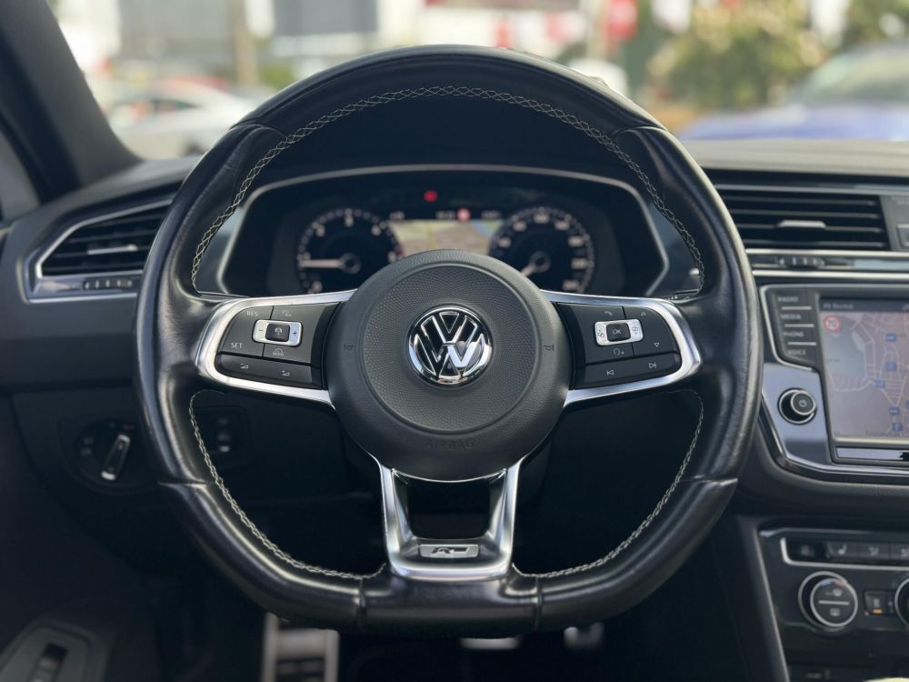 VOLKSWAGEN TIGUAN 2.0 TDI BMT SCR Highline 4Motion DSG R-line. dynaudio. panoráma tető. virtual cockpit. vezetett szervizkönyv!