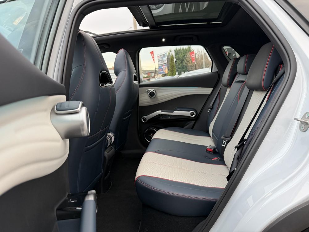 BYD ATTO 3 Design 60,4kWh LFP. M.o.-i. 1.tul. garanciális. panorámatető. világos belső!