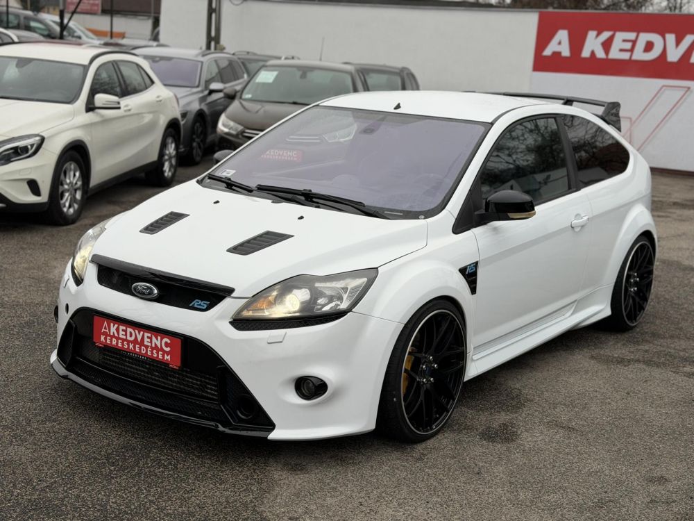 FORD FOCUS RS 2.5 T Értékes kiegészítőkkel