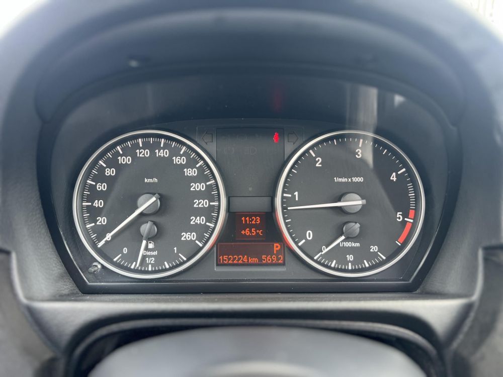 BMW 320d xDrive Touring (Automata) Bordó bőr belső.153e km. M.o.-i. panoráma tető ülésfűtés frissen szervizelt!