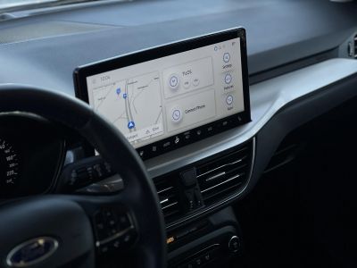 FORD FOCUS 1.5 EcoBlue Titanium LED. CarPlay. Állófűtés. Vonóhorog. Téli csomag!