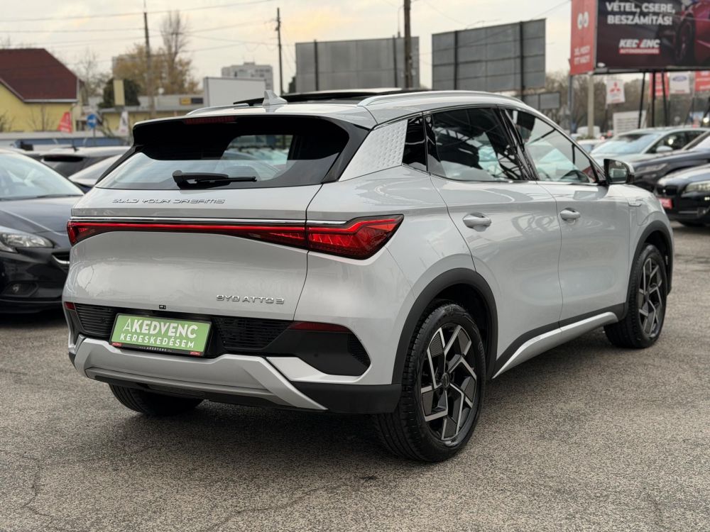 BYD ATTO 3 Design 60,4kWh LFP. M.o.-i. 1.tul. garanciális. panorámatető. világos belső!