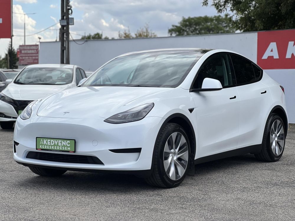 TESLA MODEL Y RWD (Automata) 87e km. LFP akku. Ryzen processzor. 2031-ig garanciális. téli-nyári kerékszett!