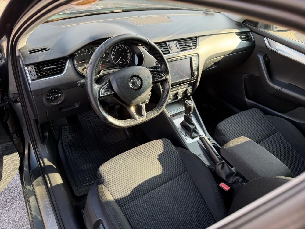 SKODA OCTAVIA 1.6 CR TDI Elegance DSG Magyarországi Xenon Tempomat Navi Ülésfűtés Digitklíma