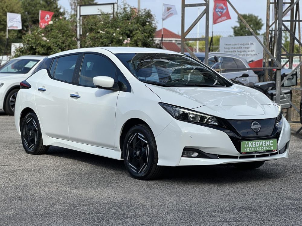 NISSAN LEAF Acenta 40kWh (Automata) 29e km. 270km hatótáv. keyless. 360 kamera. első-hátsó ülésfűtés. téli-nyári!
