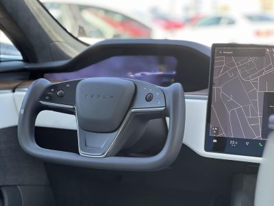 TESLA MODEL S Long Range AWD (Automata) Yoke kormány. Fehér belső. 21 felni. Garanciális