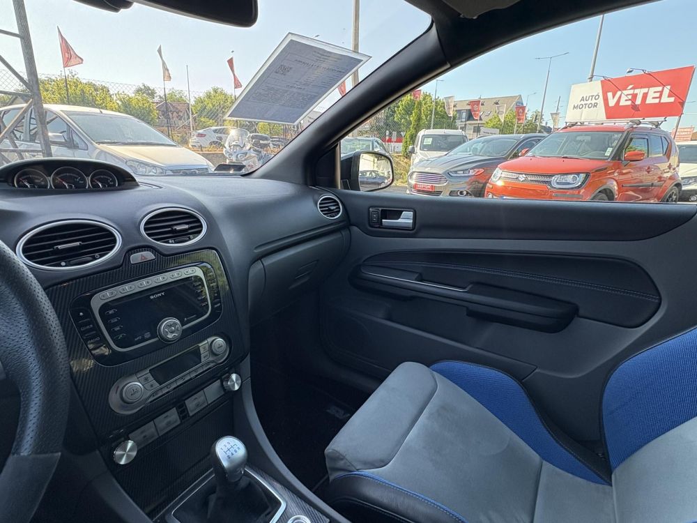 FORD FOCUS RS 2.5 T Értékes kiegészítőkkel