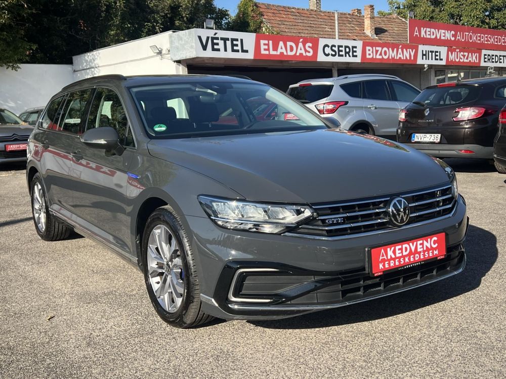 VOLKSWAGEN PASSAT VIII Variant 1.4 TSI GTE Plug-In-Hybrid DSG 97e km. LED Távtartó Carplay Ülésfűtés Kamera 2 töltőkábel!