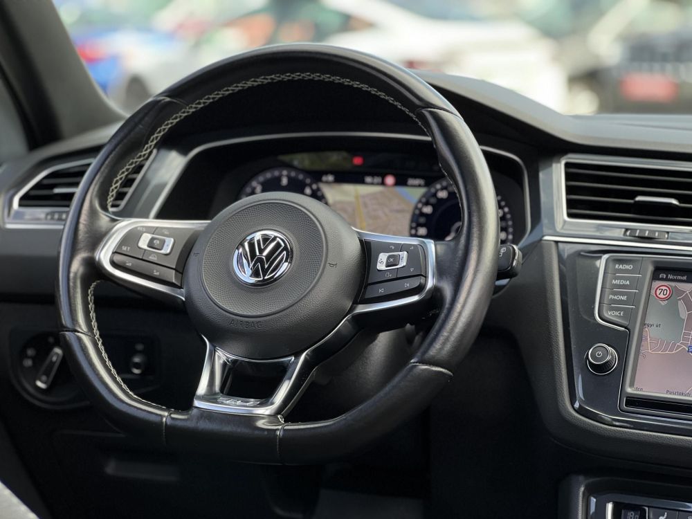 VOLKSWAGEN TIGUAN 2.0 TDI BMT SCR Highline 4Motion DSG R-line. dynaudio. panoráma tető. virtual cockpit. vezetett szervizkönyv!