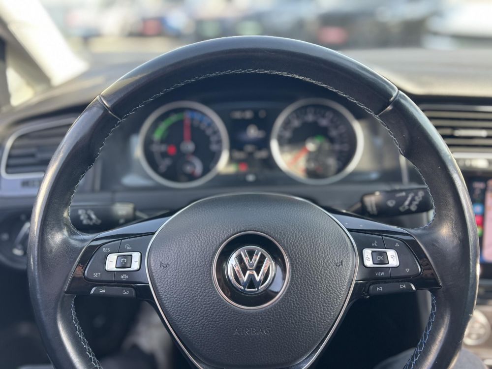 VOLKSWAGEN GOLF VII e-Golf Edition 120e km. 230km hatótáv. 2 töltő kábel. CARPLAY!