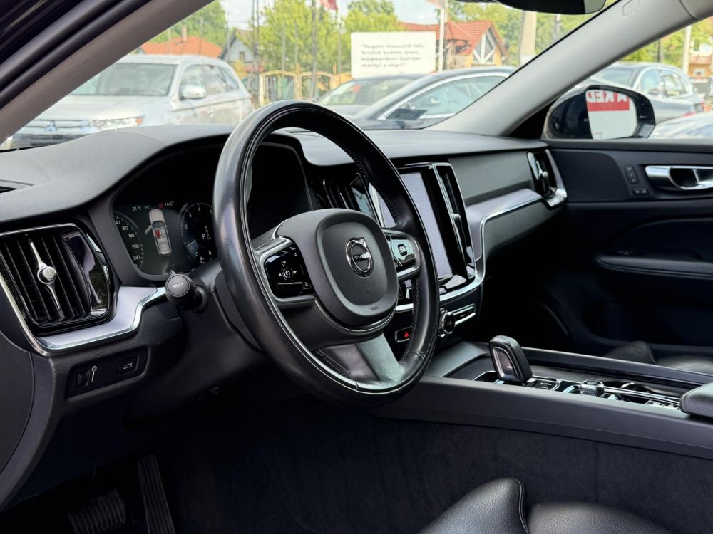VOLVO V60 2.0 [B3] MHEV Momentum Pro Geartronic Magyarországi. végig márkaszervizelt. kerámia. friss nagyszerviz!