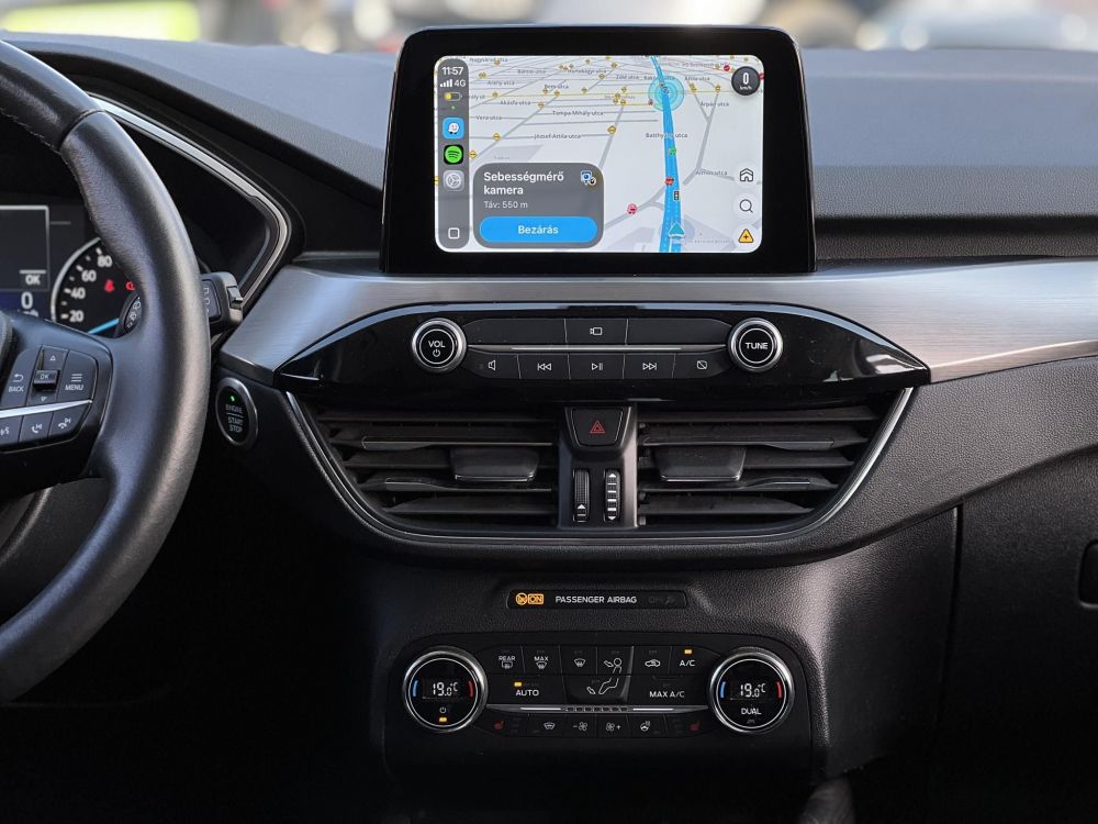 FORD KUGA 2.5 PHEV Titanium CVT 70 km elektromos hatótáv. ülés-kormányfűtés. kamera. CARPLAY!