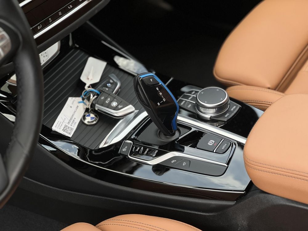 BMW IX3 73,9kWh High Executive panoráma tető. harman/kardon. memória. HUD. barna bőr belső!