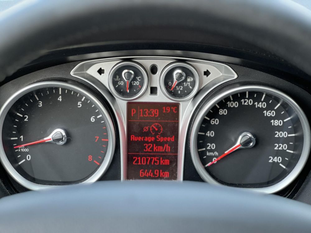 FORD KUGA 2.5T Titanium Individual 4WD (Automata) Magyarországi. 4 évszakos gumik. világos belső. vezérlés cserélve!