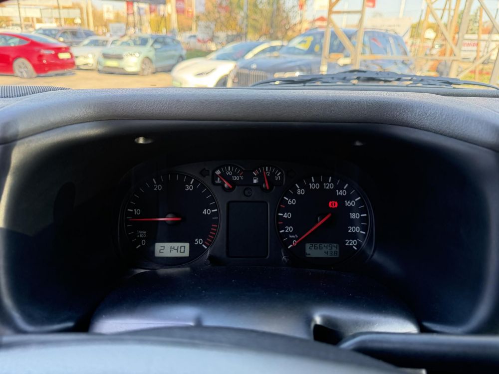 VOLKSWAGEN TRANSPORTER T4 2.5 7DH 1Y2 Hosszú. klímás. kitűnő állapotban!