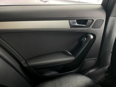 AUDI A4 Avant 2.0 TDI DPF S-line Klíma Tempomat Bluetooth Navi 6 sebességes!